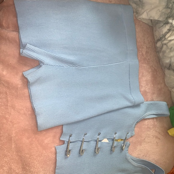 Light blue matching set. Stretch material. Never worn - Picture 6 of 6